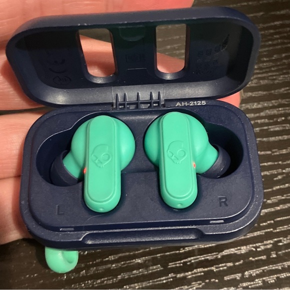 Dime 2 SkullCandy Wireless Earbuds - Picture 2 of 3